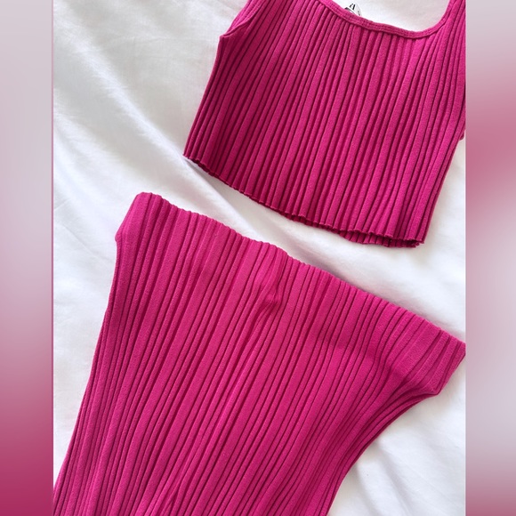 LIKE NEW ZARA Set of Pink Fucsia Crop Top and Shorts Ribbed Seamless Stretchy - Picture 4 of 7